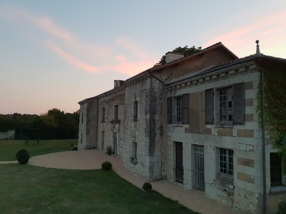 Monts-sur-Guesnes Domaine De Bourgville المظهر الخارجي الصورة