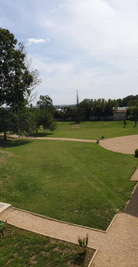 Monts-sur-Guesnes Domaine De Bourgville المظهر الخارجي الصورة